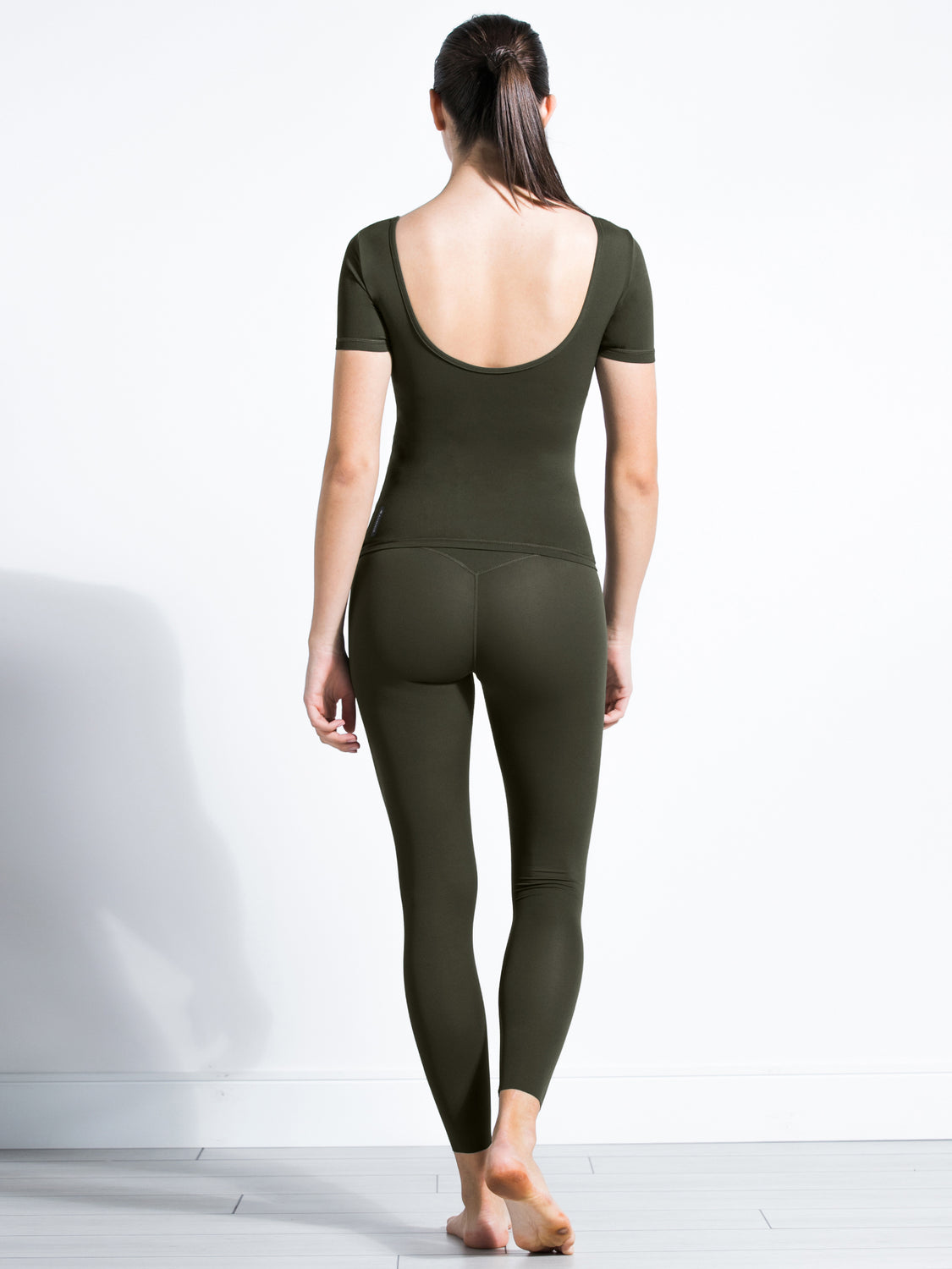 NUDE SHAPE TEE, DARK GREEN
