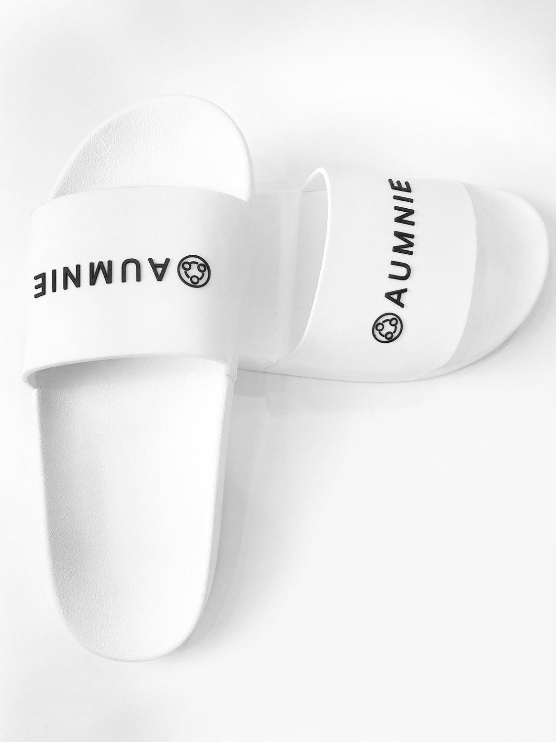 AUMNIE LOGO SLIDE SANDALS, WHITE
