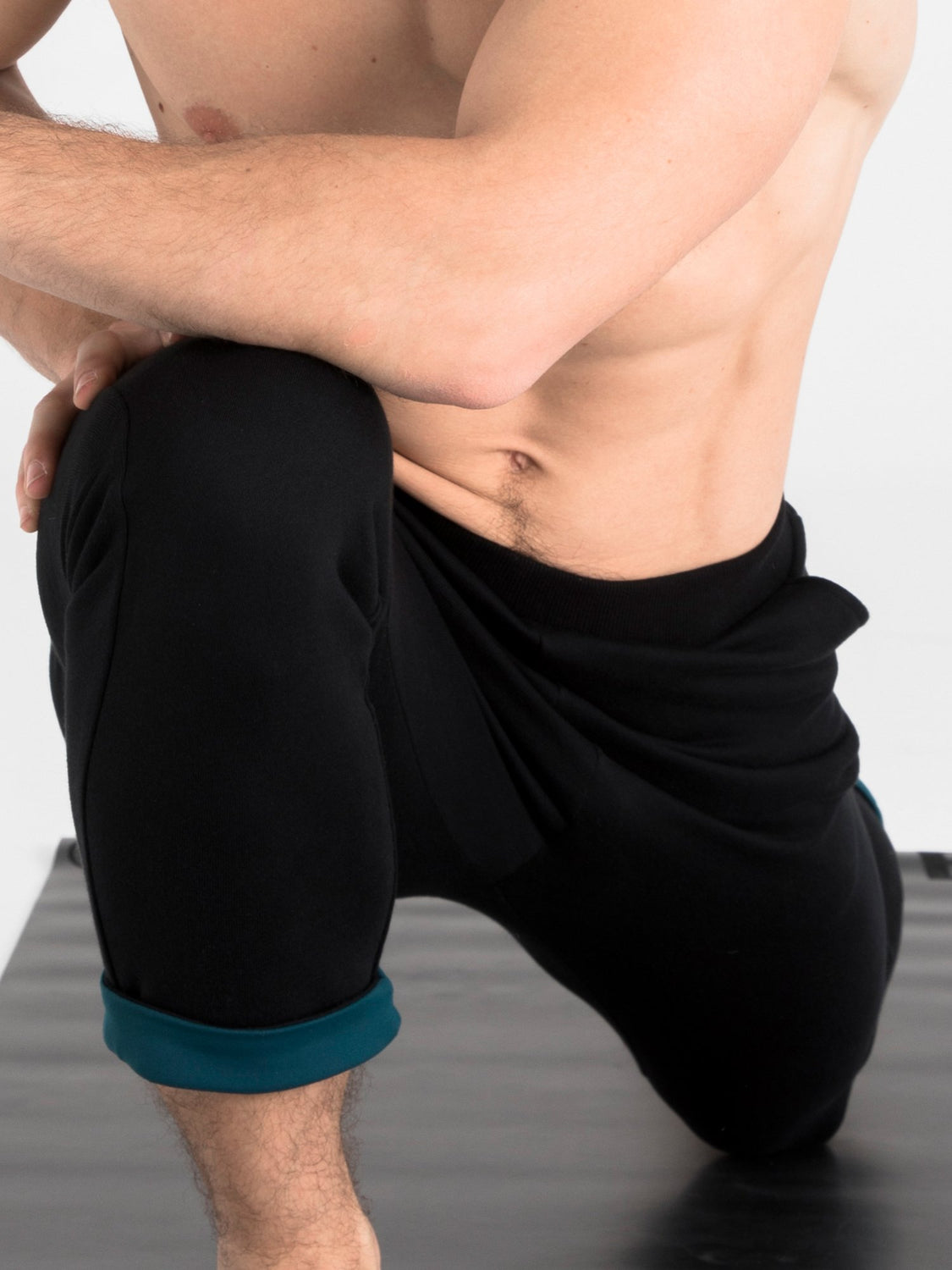 LOW RISE CUFF PANTS, BLACK