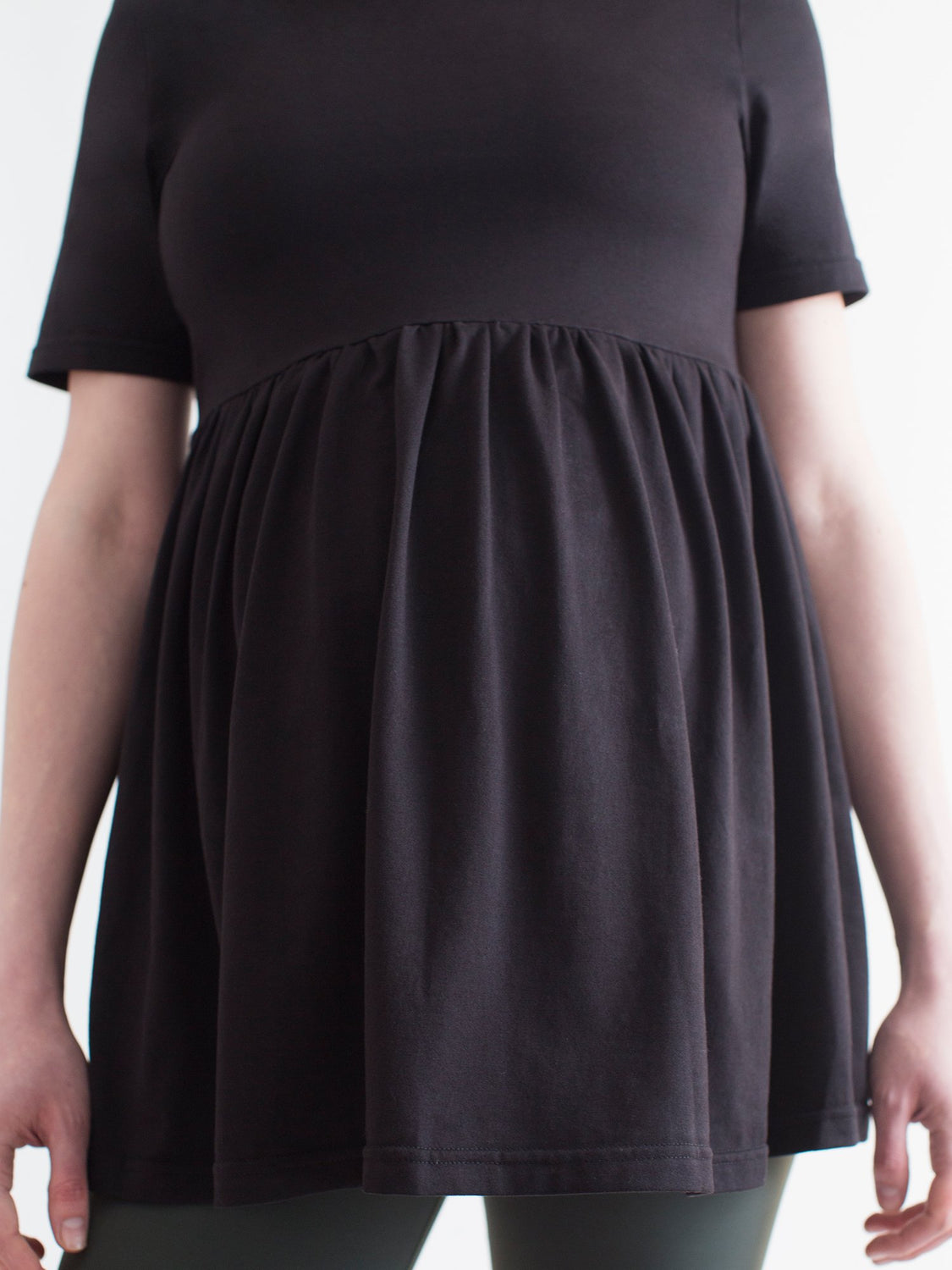MATERNITY PLEATED SOFT STRETCH TOP, BLACK