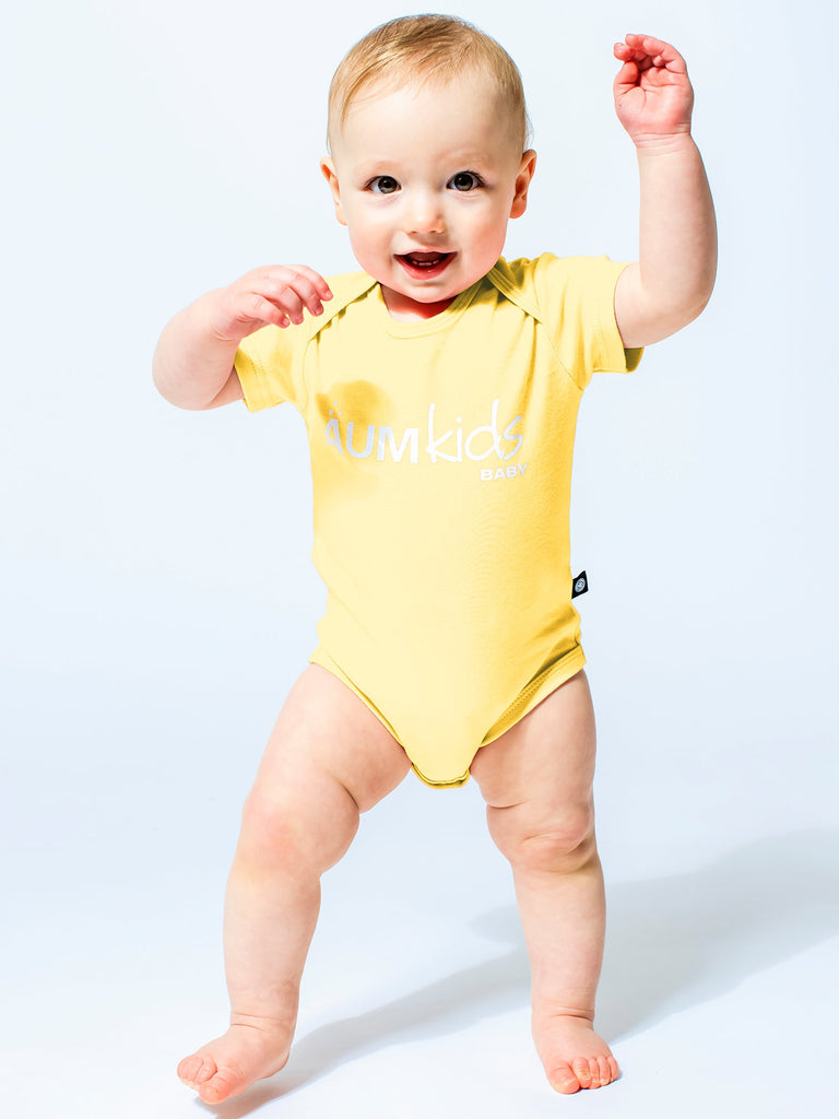 AUMkids HAPPY BABY SHORT SLEEVE ONESIE + BIB SET, YELLOW