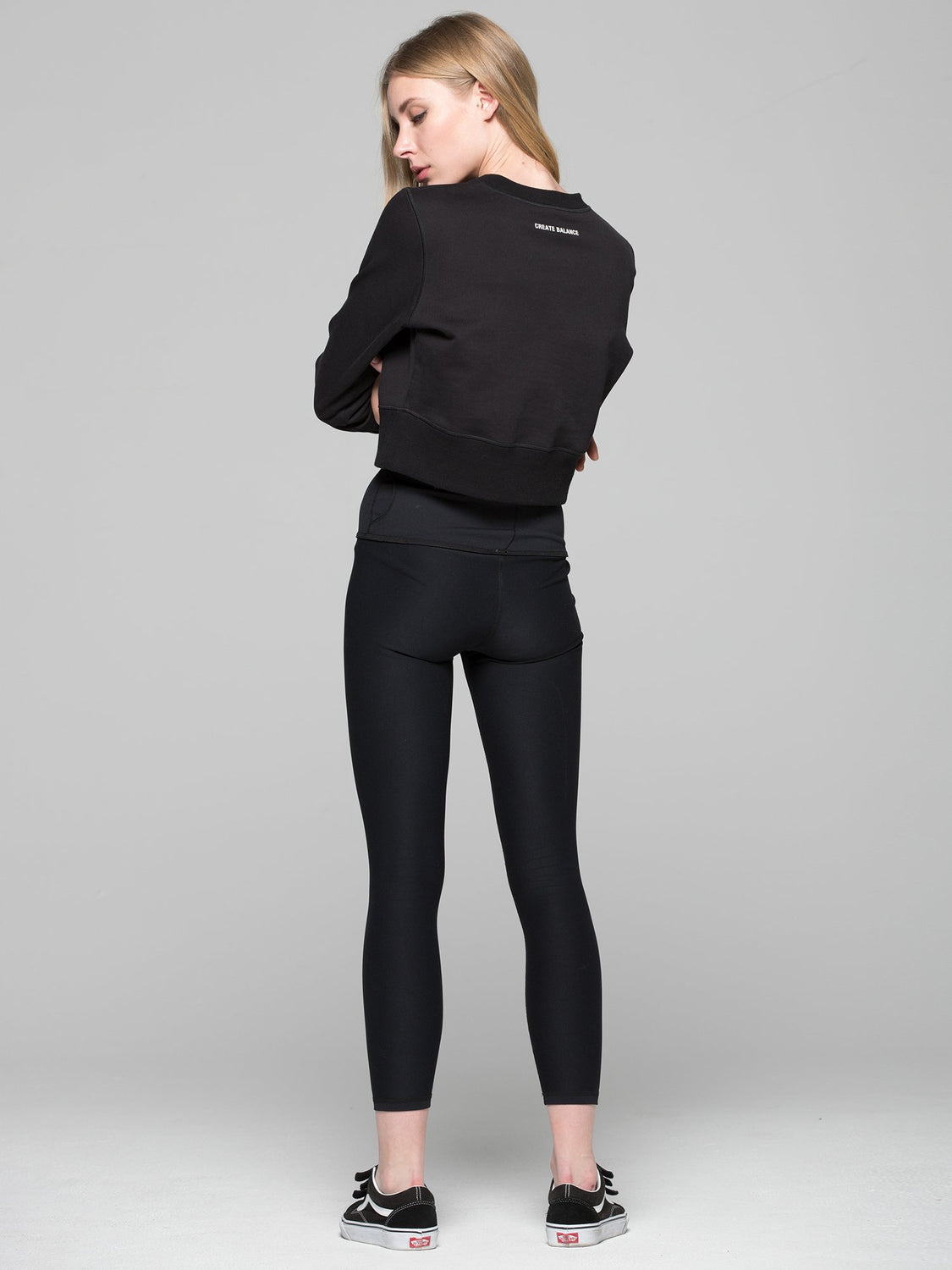 CROPPED SWEATSHIRT, BLACK